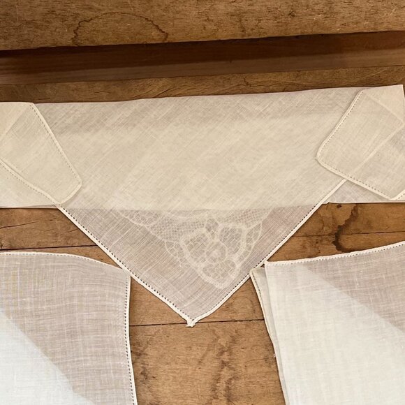 Vintage Set of 3 30s Mother Hand Embroidered Hankie Lace Handkerchief - Picture 9 of 12